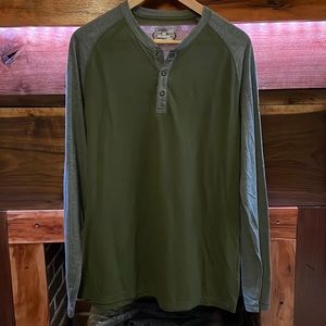 Under Armour long sleeve men’s loose fit, “all season gear” shirt, hunter green